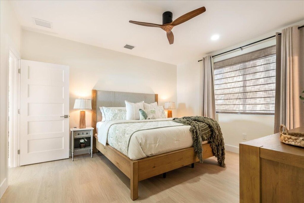 MARATHON, Florida, 33050, United States, 6 Bedrooms Bedrooms, ,6.5 BathroomsBathrooms,Residential,Forsale,2004345