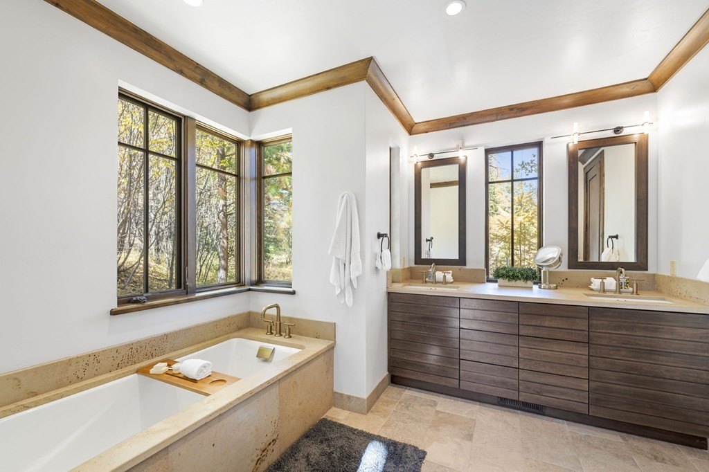 Donnelly, Idaho, 83615, United States, 3 Bedrooms Bedrooms, ,4 BathroomsBathrooms,Residential,Forsale,1996721