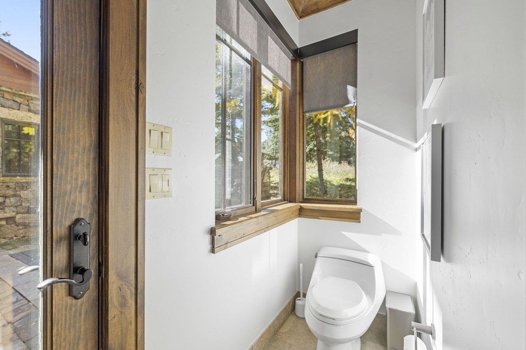 Donnelly, Idaho, 83615, United States, 3 Bedrooms Bedrooms, ,4 BathroomsBathrooms,Residential,Forsale,1996721