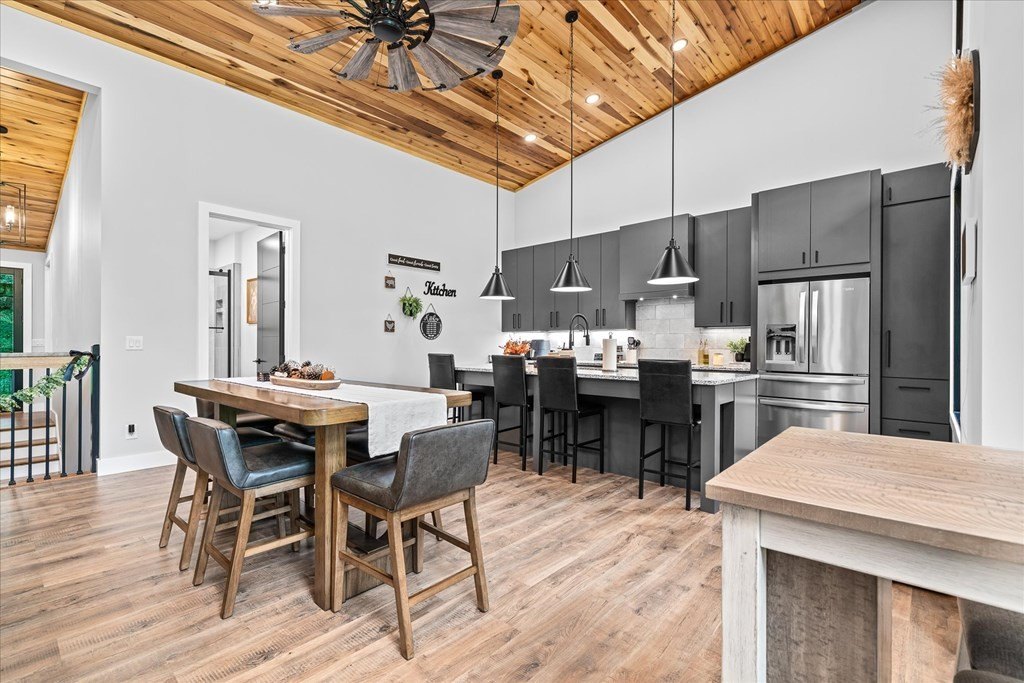 Byrdstown, Tennessee, 38549, United States, 3 Bedrooms Bedrooms, ,4 BathroomsBathrooms,Residential,Forsale,1929851