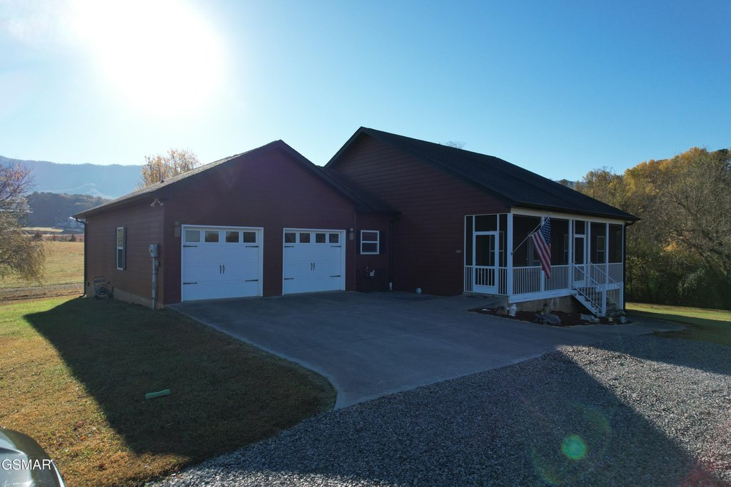 Dandridge, Tennessee, 37725, United States, 3 Bedrooms Bedrooms, ,2.5 BathroomsBathrooms,Residential,Forsale,1999447