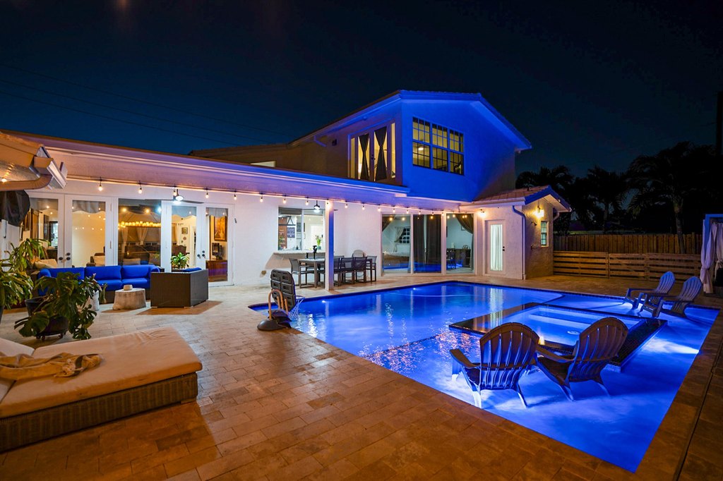 Boca Raton, Florida, 33487, United States, 4 Bedrooms Bedrooms, ,5 BathroomsBathrooms,Residential,Forsale,1996332