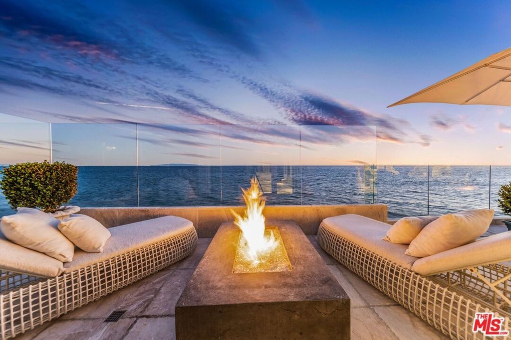 Malibu, California, 90265, United States, 3 Bedrooms Bedrooms, ,2.5 BathroomsBathrooms,Residential,Forsale,2009631