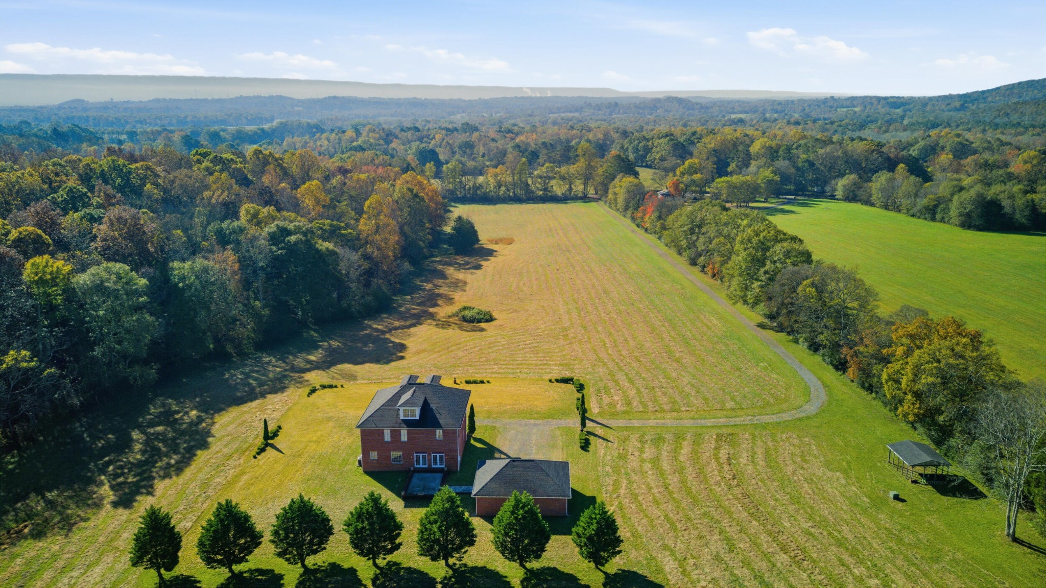 Bridgeport, Alabama, 35740, United States, 4 Bedrooms Bedrooms, ,3.5 BathroomsBathrooms,Residential,Forsale,2009579