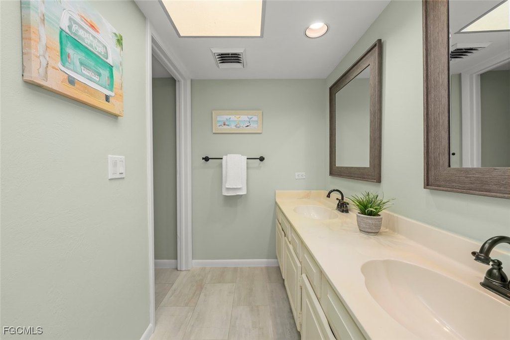 Captiva, Florida, 33924, United States, 2 Bedrooms Bedrooms, ,2 BathroomsBathrooms,Residential,Forsale,1998636