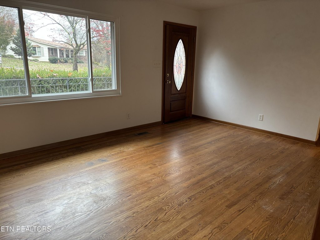 Knoxville, Tennessee, 37920, United States, 3 Bedrooms Bedrooms, ,2 BathroomsBathrooms,Residential,Forsale,1999456