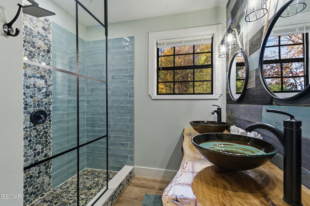 Sevierville, Tennessee, 37862, United States, 3 Bedrooms Bedrooms, ,3 BathroomsBathrooms,Residential,Forsale,1999444