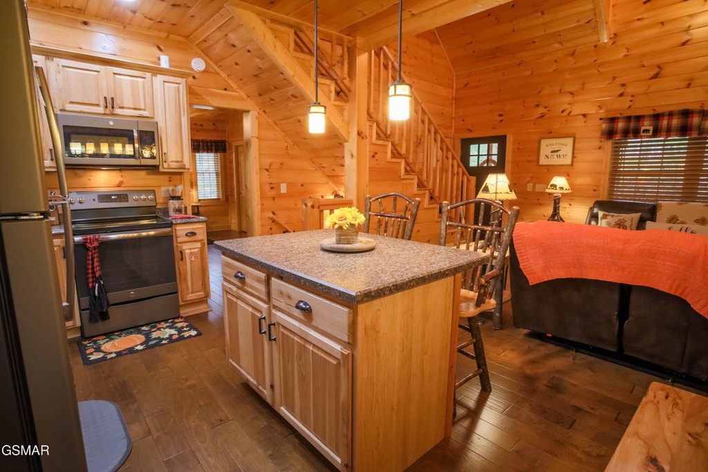 Sevierville, Tennessee, 37862, United States, 2 Bedrooms Bedrooms, ,2.5 BathroomsBathrooms,Residential,Forsale,1999461