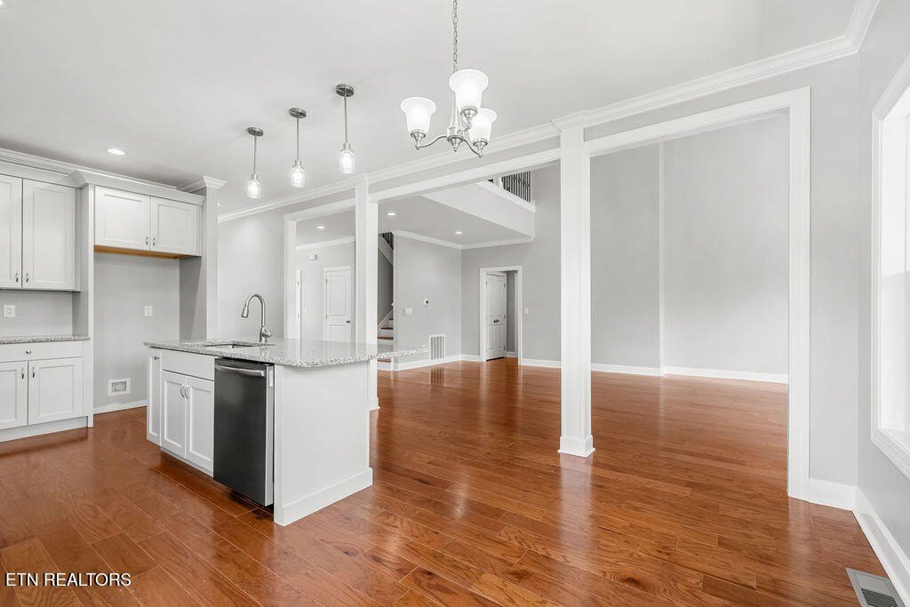 Loudon, Tennessee, 37774, United States, 4 Bedrooms Bedrooms, ,4.5 BathroomsBathrooms,Residential,Forsale,1942458