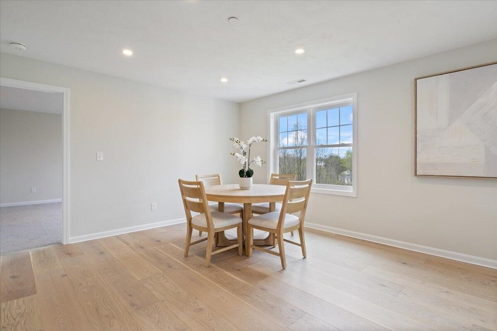 Kittery, Maine, 03904, United States, 2 Bedrooms Bedrooms, ,2 BathroomsBathrooms,Residential,Forsale,1893967