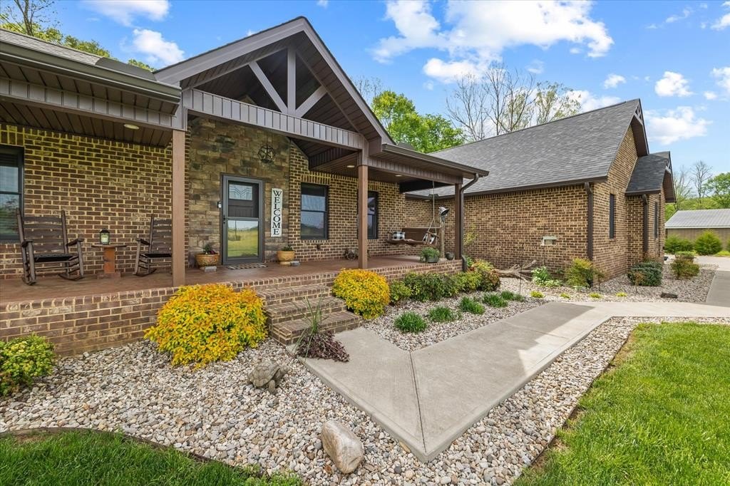 Celina, Tennessee, 38551, United States, 4 Bedrooms Bedrooms, ,2.5 BathroomsBathrooms,Residential,Forsale,1886012