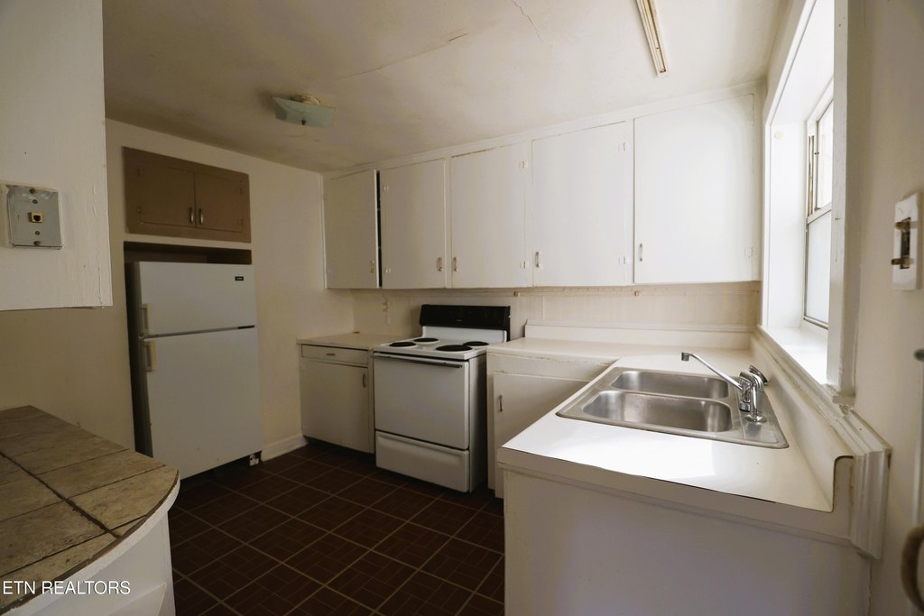 Knoxville, Tennessee, 37920, United States, 2 Bedrooms Bedrooms, ,1 BathroomBathrooms,Residential,Forsale,1999470