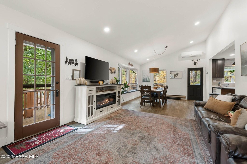 Prescott, Arizona, 86303, United States, 4 Bedrooms Bedrooms, ,3 BathroomsBathrooms,Residential,Forsale,1994048