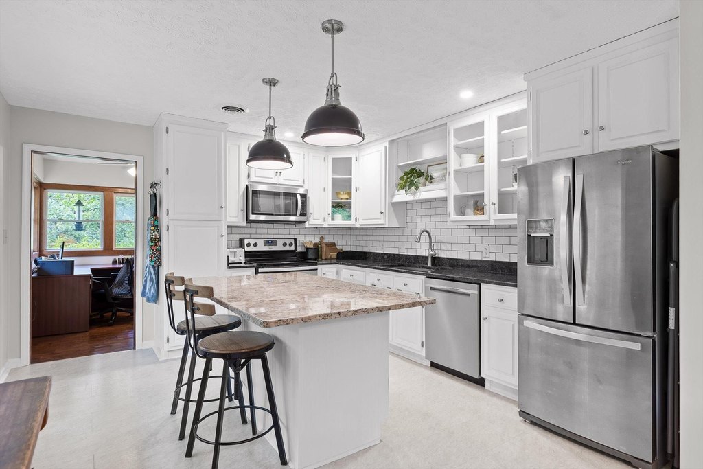 Signal Mountain, Tennessee, 37377, United States, 4 Bedrooms Bedrooms, ,4 BathroomsBathrooms,Residential,Forsale,1894388