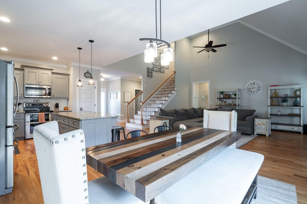 Harrison, Tennessee, 37341, United States, 4 Bedrooms Bedrooms, ,2.5 BathroomsBathrooms,Residential,Forsale,2004674