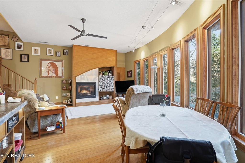 Maryville, Tennessee, 37803, United States, 2 Bedrooms Bedrooms, ,2.5 BathroomsBathrooms,Residential,Forsale,1999450