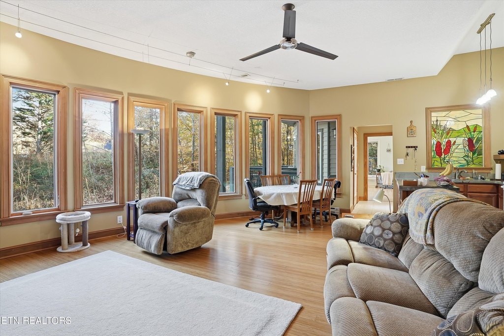 Maryville, Tennessee, 37803, United States, 2 Bedrooms Bedrooms, ,2.5 BathroomsBathrooms,Residential,Forsale,1999450