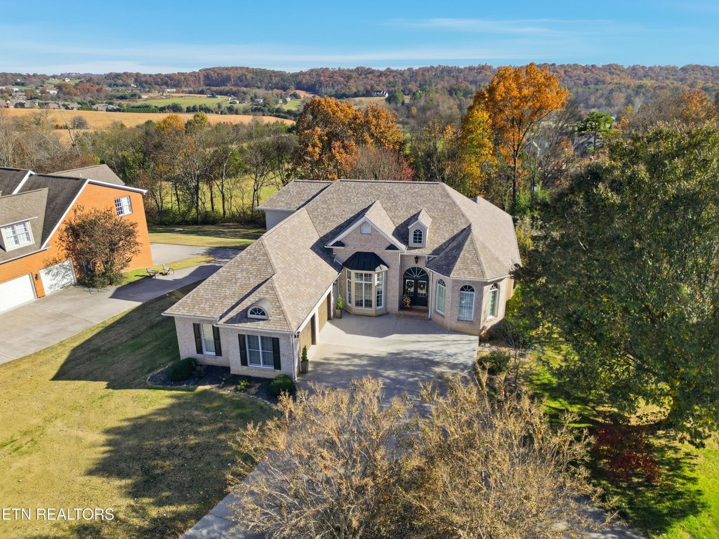 Lenoir City, Tennessee, 37772, United States, 5 Bedrooms Bedrooms, ,4.5 BathroomsBathrooms,Residential,Forsale,1999466