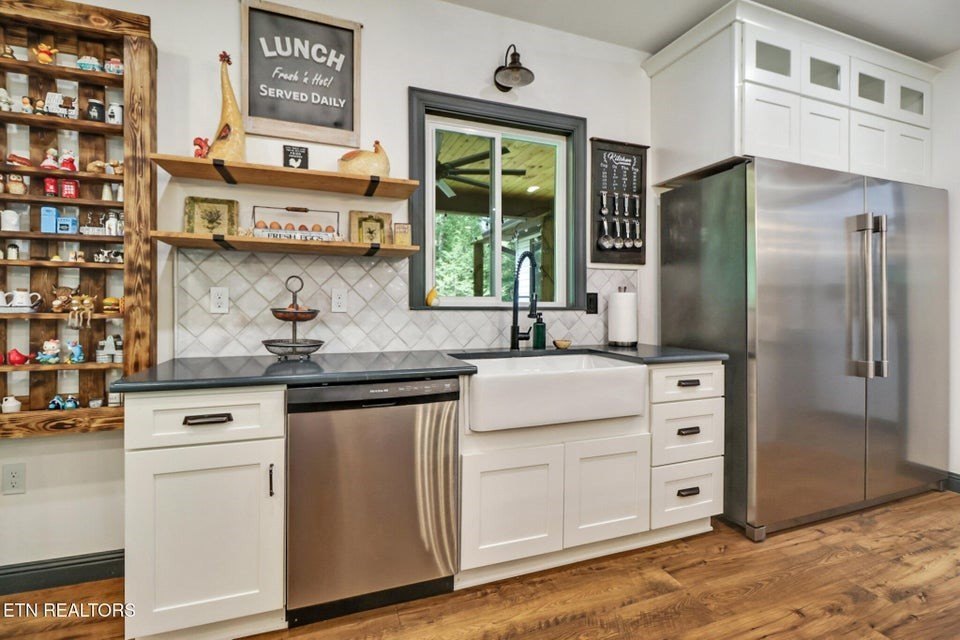 Jamestown, Tennessee, 38556, United States, 3 Bedrooms Bedrooms, ,2.5 BathroomsBathrooms,Residential,Forsale,1968510