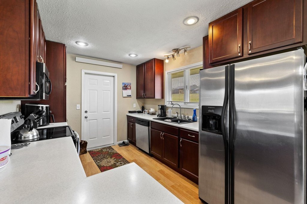 Custer, South Dakota, 57730, United States, 5 Bedrooms Bedrooms, ,2 BathroomsBathrooms,Residential,Forsale,2011080