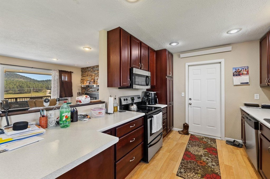 Custer, South Dakota, 57730, United States, 5 Bedrooms Bedrooms, ,2 BathroomsBathrooms,Residential,Forsale,2011080