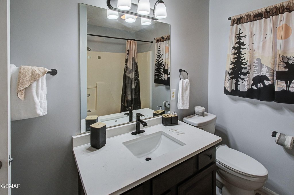 Gatlinburg, Tennessee, 37738, United States, 5 Bedrooms Bedrooms, ,2 BathroomsBathrooms,Residential,Forsale,1999457