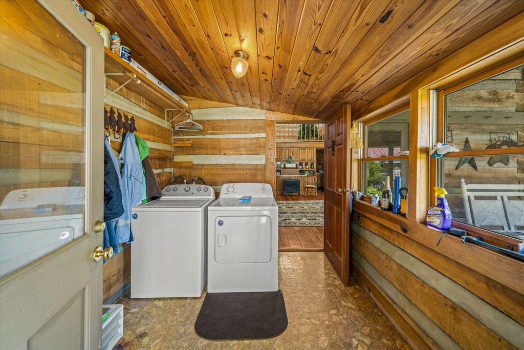 Jefferson City, Tennessee, 37760, United States, 3 Bedrooms Bedrooms, ,2 BathroomsBathrooms,Residential,Forsale,2002623