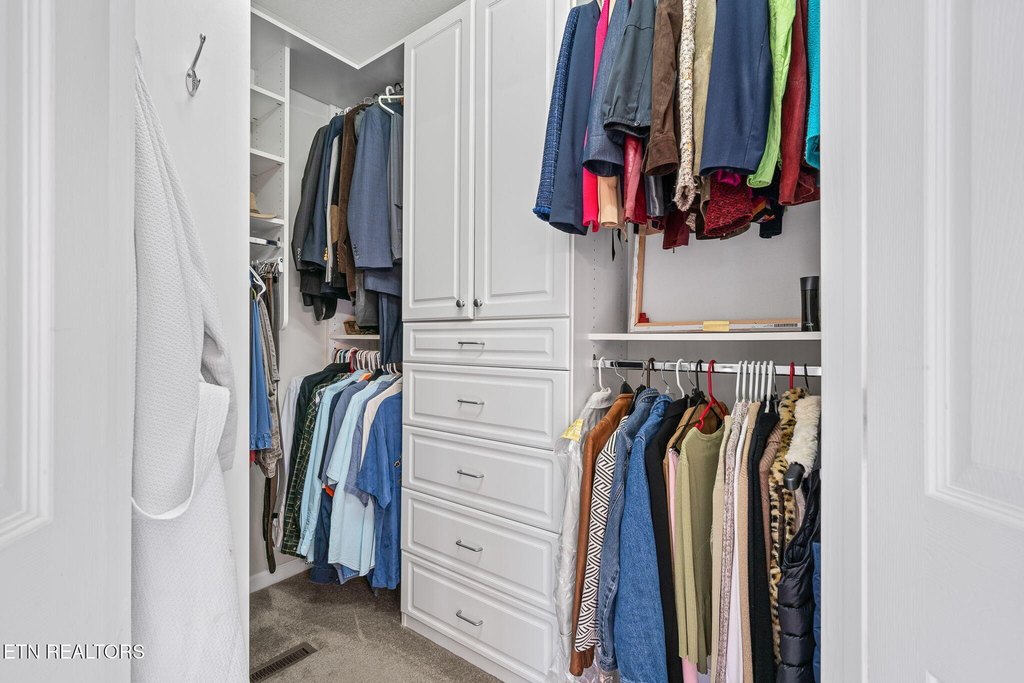 Crossville, Tennessee, 38558, United States, 4 Bedrooms Bedrooms, ,2.5 BathroomsBathrooms,Residential,Forsale,1996605