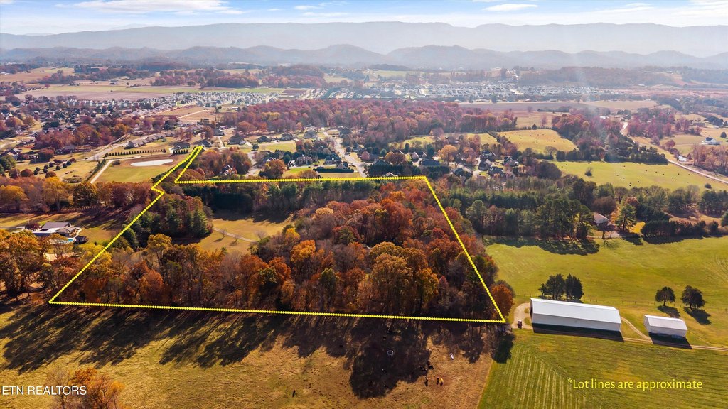 Maryville, Tennessee, 37803, United States, 5 Bedrooms Bedrooms, ,5.5 BathroomsBathrooms,Residential,Forsale,1999469