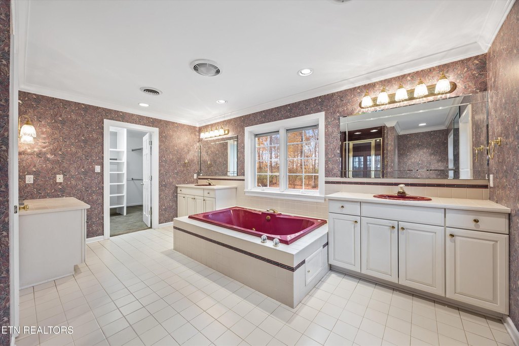 Maryville, Tennessee, 37803, United States, 5 Bedrooms Bedrooms, ,5.5 BathroomsBathrooms,Residential,Forsale,1999469