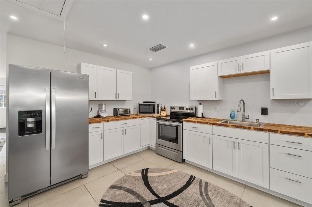 HOWEY IN THE HILLS, Florida, 34737, United States, 3 Bedrooms Bedrooms, ,3.5 BathroomsBathrooms,Residential,Forsale,2004586