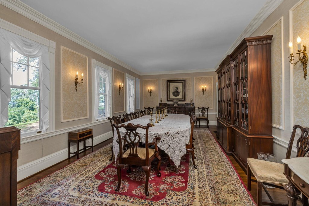 Chattanooga, Tennessee, 37404, United States, 5 Bedrooms Bedrooms, ,4 BathroomsBathrooms,Residential,Forsale,1963589