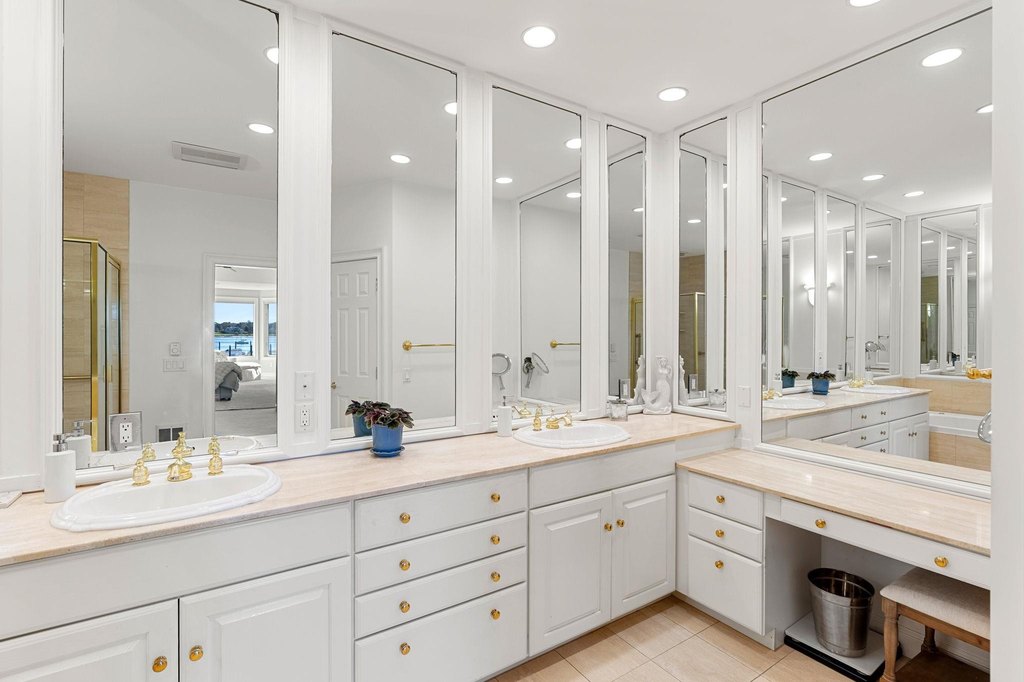 New Castle, New Hampshire, 03854, United States, 3 Bedrooms Bedrooms, ,3.5 BathroomsBathrooms,Residential,Forsale,2004717