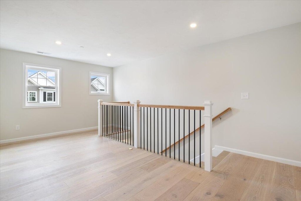 Kittery, Maine, 03904, United States, 2 Bedrooms Bedrooms, ,2 BathroomsBathrooms,Residential,Forsale,1952886