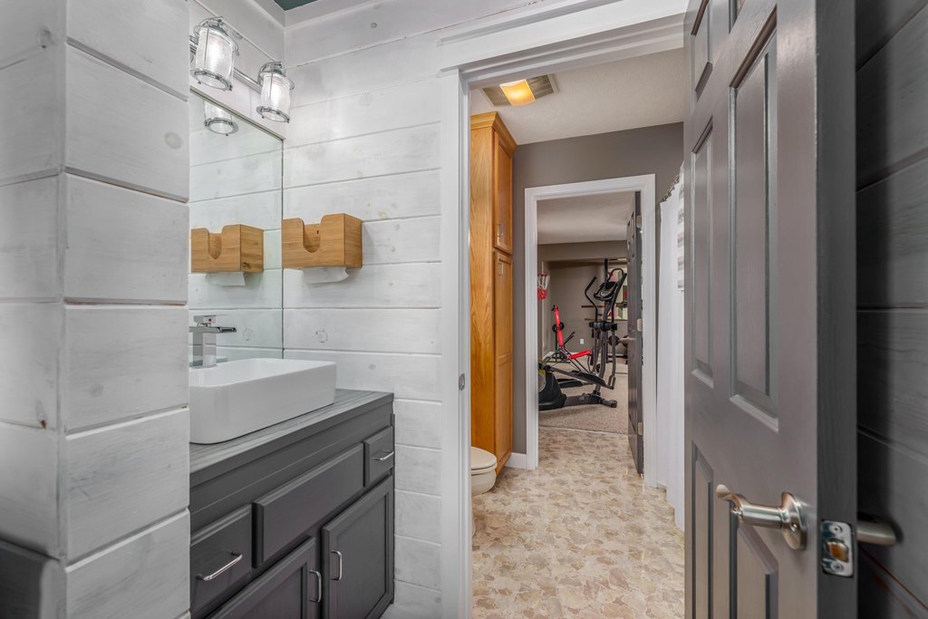 Talbott, Tennessee, 37877, United States, 5 Bedrooms Bedrooms, ,4.5 BathroomsBathrooms,Residential,Forsale,2002624