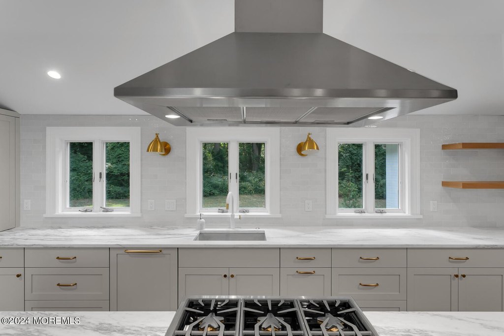 Highlands, New Jersey, 07732, United States, 5 Bedrooms Bedrooms, ,4.5 BathroomsBathrooms,Residential,Forsale,2008381