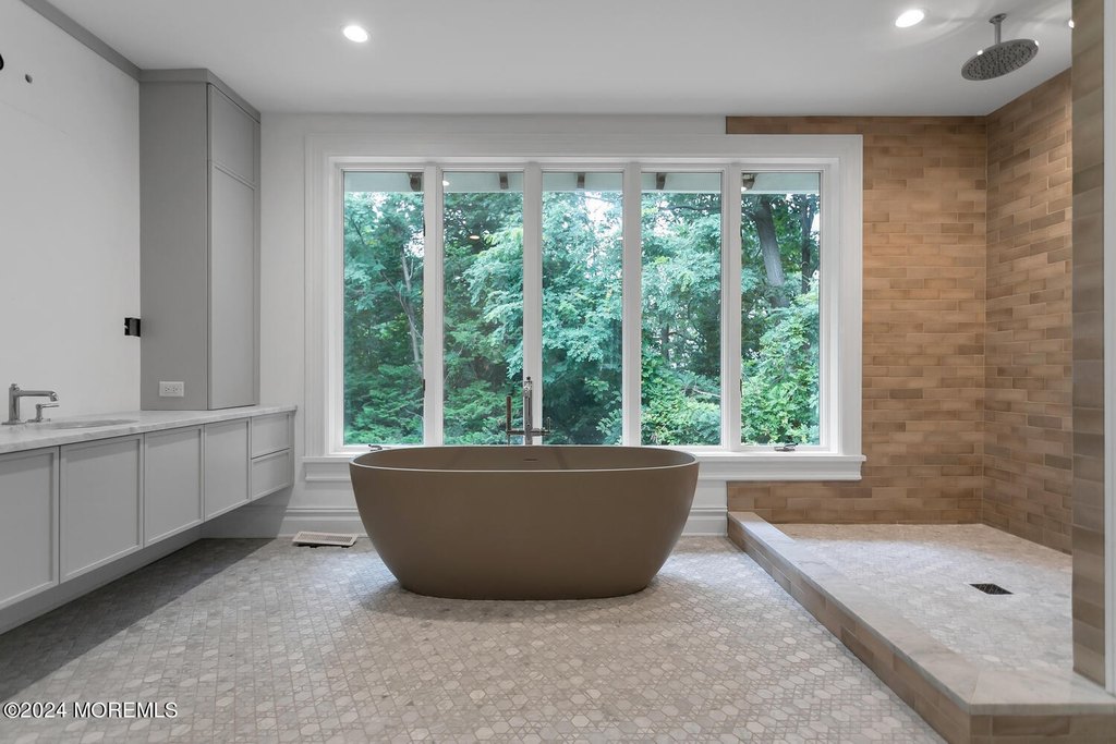 Highlands, New Jersey, 07732, United States, 5 Bedrooms Bedrooms, ,4.5 BathroomsBathrooms,Residential,Forsale,2008381