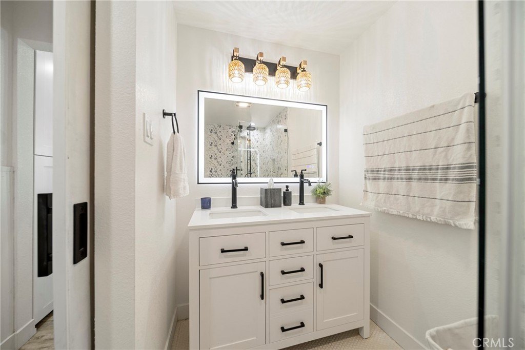 Oxnard, California, 93035, United States, 2 Bedrooms Bedrooms, ,2 BathroomsBathrooms,Residential,Forsale,2004319