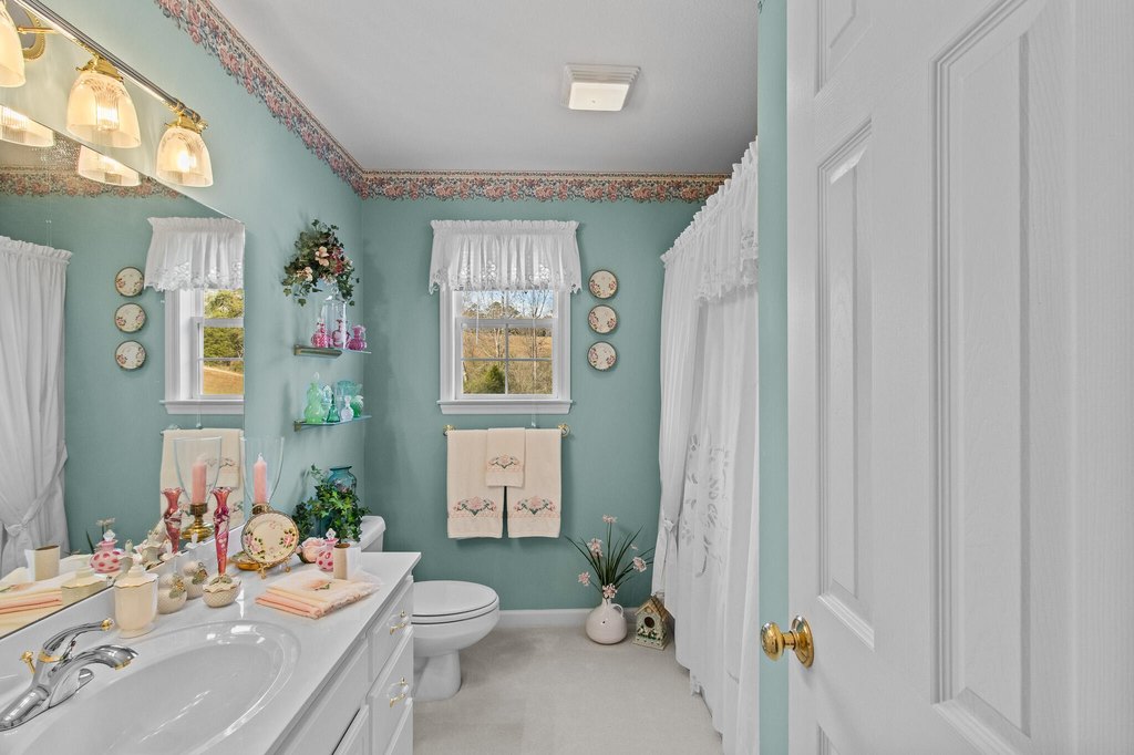 Dayton, Tennessee, 37321, United States, 3 Bedrooms Bedrooms, ,3.5 BathroomsBathrooms,Residential,Forsale,2009591