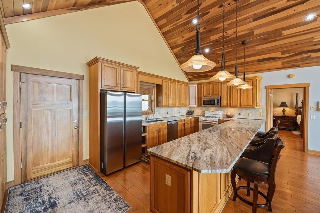 Hilham, Tennessee, 38568, United States, 4 Bedrooms Bedrooms, ,3 BathroomsBathrooms,Residential,Forsale,1929824