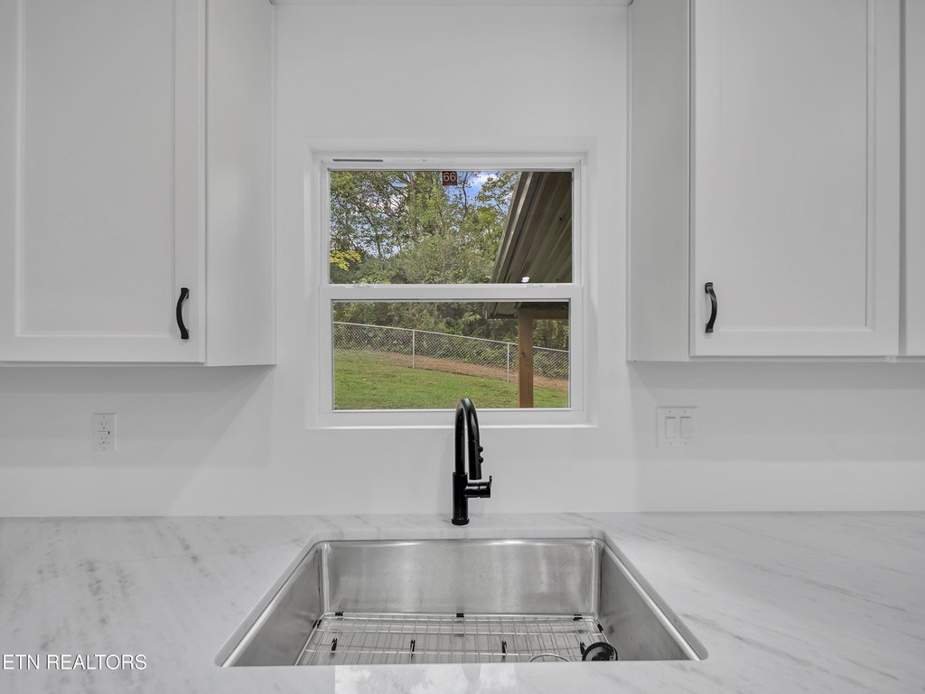 Maryville, Tennessee, 37801, United States, 3 Bedrooms Bedrooms, ,3 BathroomsBathrooms,Residential,Forsale,1973600