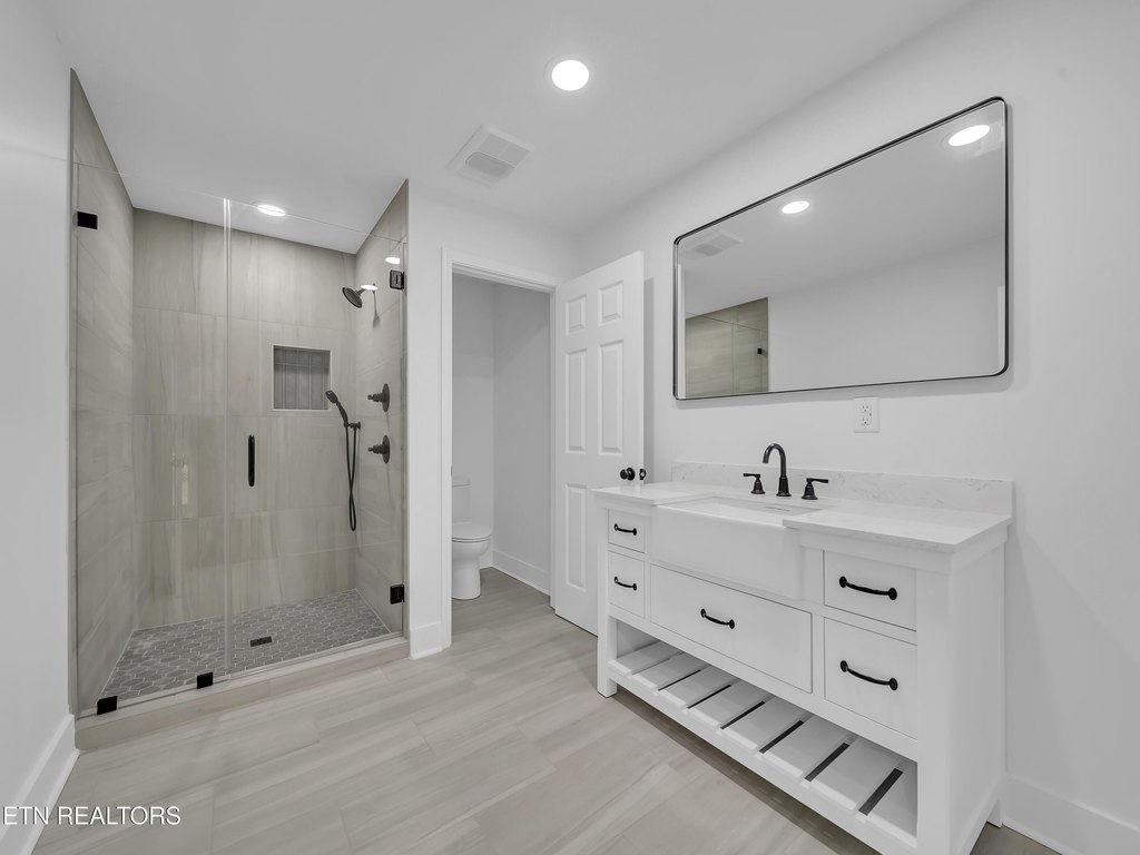 Maryville, Tennessee, 37801, United States, 3 Bedrooms Bedrooms, ,3 BathroomsBathrooms,Residential,Forsale,1973600