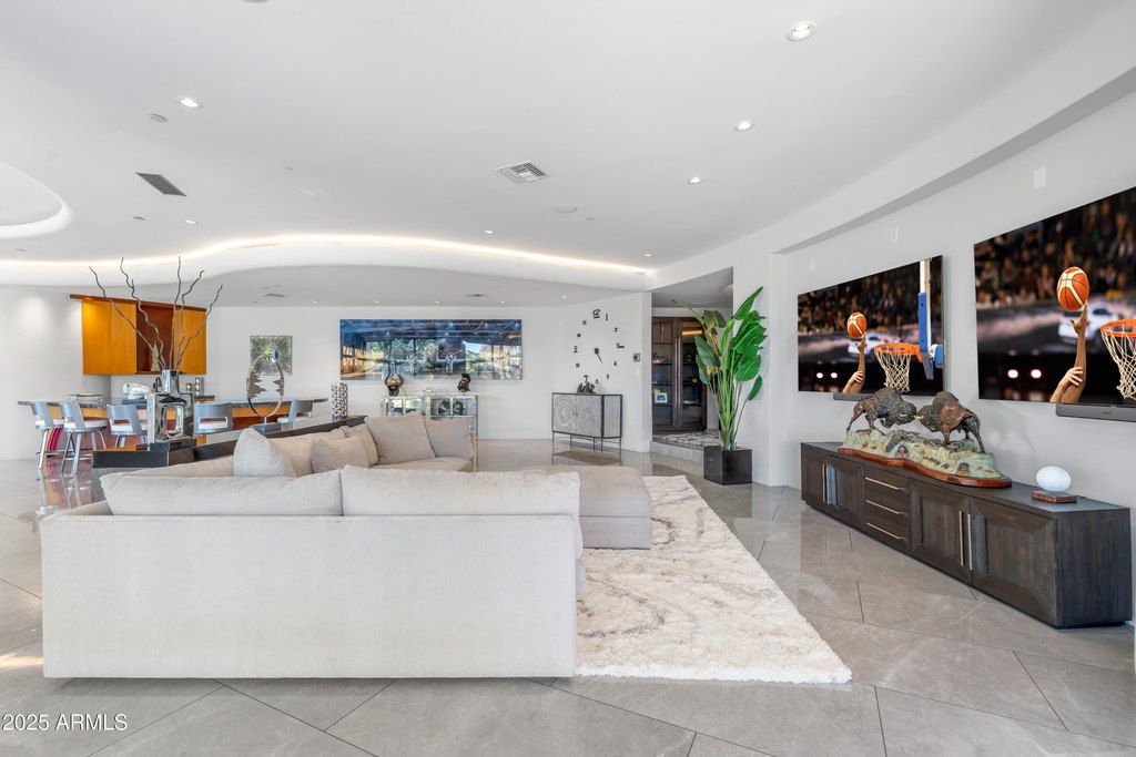 Paradise Valley, Arizona, 85253, United States, 5 Bedrooms Bedrooms, ,6.5 BathroomsBathrooms,Residential,Forsale,2004936