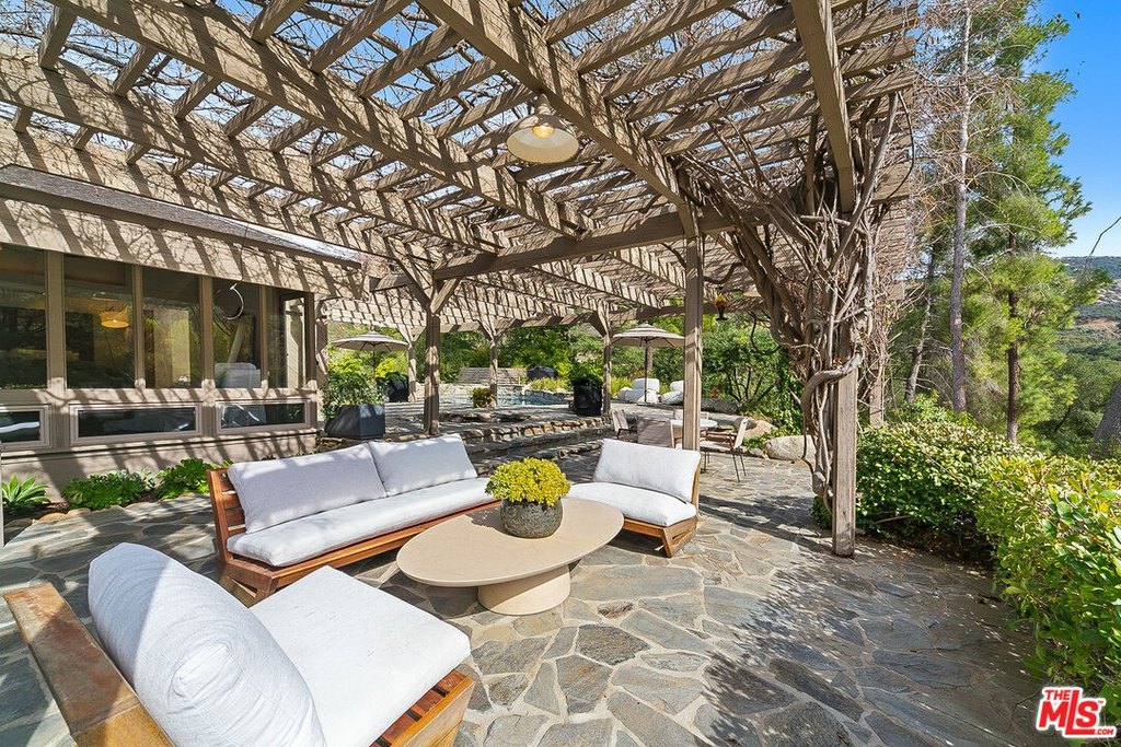 Calabasas, California, 91302, United States, 3 Bedrooms Bedrooms, ,2 BathroomsBathrooms,Residential,Forsale,2001432