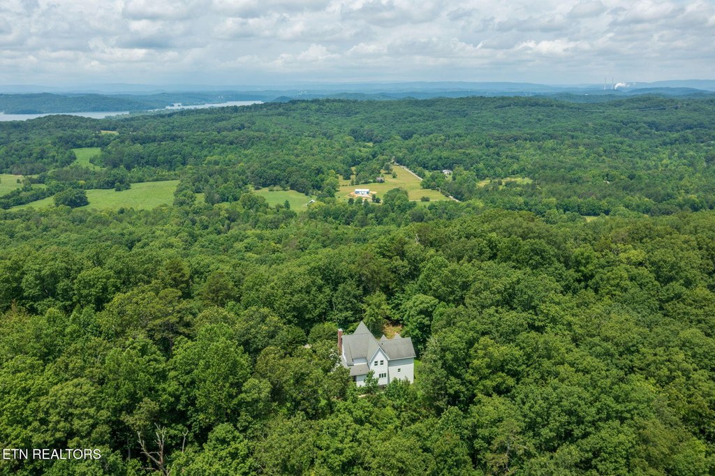 Kingston, Tennessee, 37763, United States, 4 Bedrooms Bedrooms, ,3.5 BathroomsBathrooms,Residential,Forsale,1893802