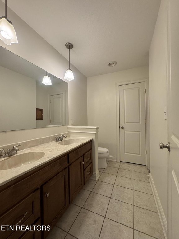 Kingston, Tennessee, 37763, United States, 4 Bedrooms Bedrooms, ,3.5 BathroomsBathrooms,Residential,Forsale,1893802