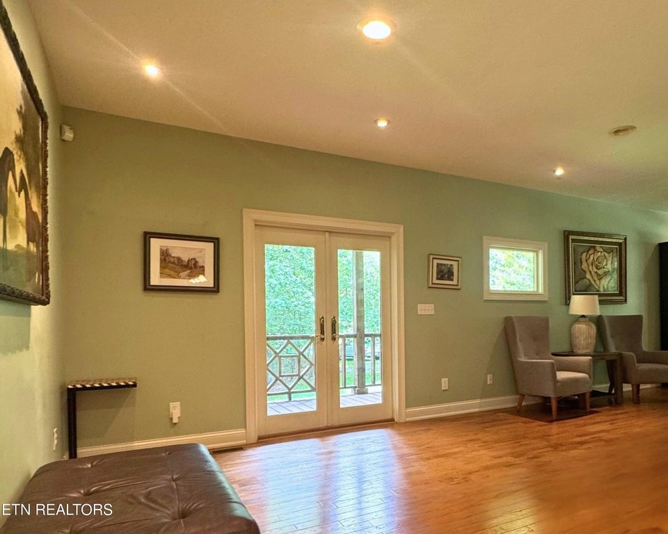 Kingston, Tennessee, 37763, United States, 4 Bedrooms Bedrooms, ,3.5 BathroomsBathrooms,Residential,Forsale,1893802