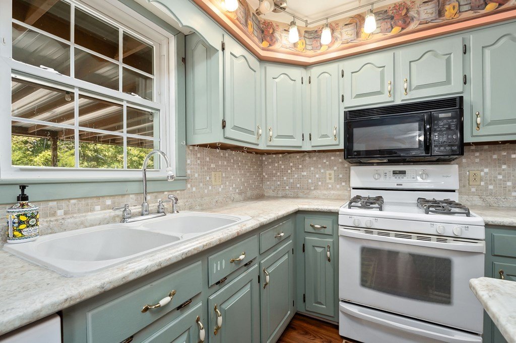 Sparta, Tennessee, 38583, United States, 3 Bedrooms Bedrooms, ,2 BathroomsBathrooms,Residential,Forsale,1999490