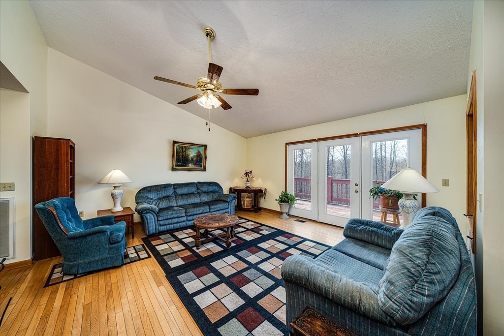 Monterey, Tennessee, 38574, United States, 4 Bedrooms Bedrooms, ,3 BathroomsBathrooms,Residential,Forsale,1954065