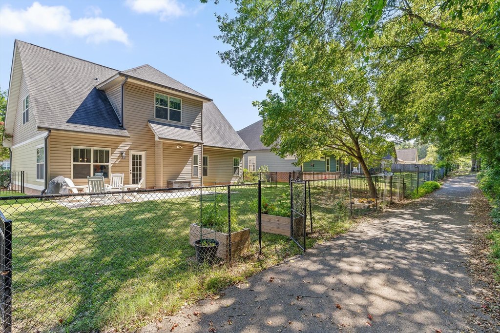 Chattanooga, Tennessee, 37406, United States, 4 Bedrooms Bedrooms, ,2.5 BathroomsBathrooms,Residential,Forsale,1963560